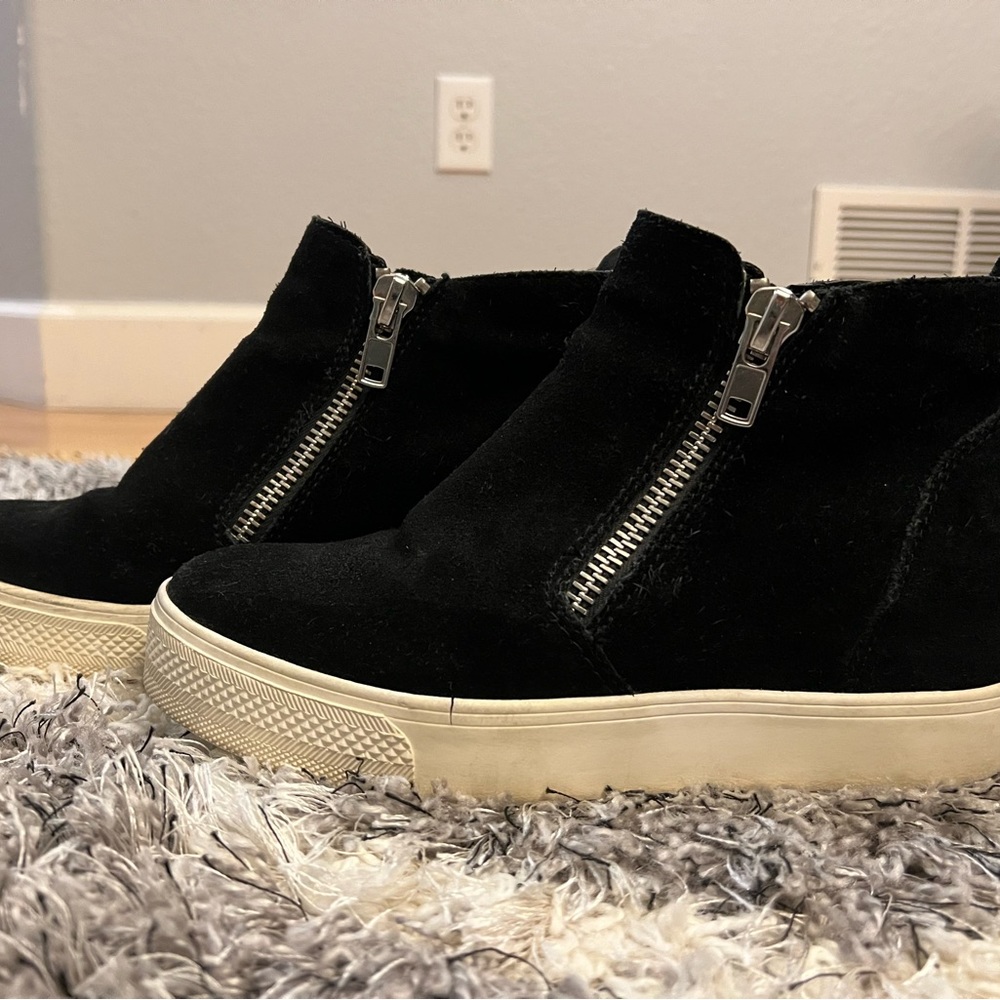 Steve Madden Black Wedgie with Side Zipper, Size 8